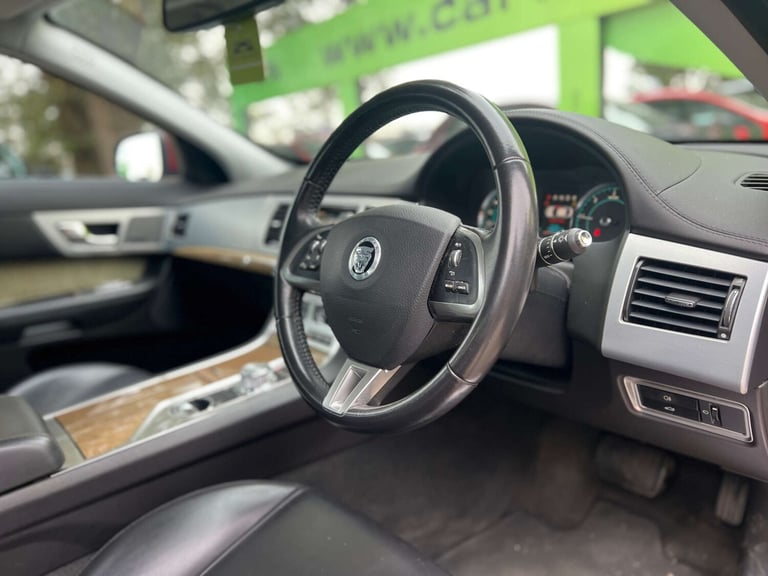 2013 Jaguar XF 2.2 XF Premium Luxury D Auto 4dr Saloon Diesel Automatic