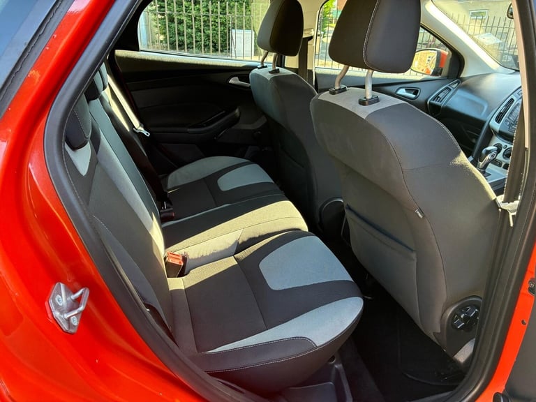 2012 Ford Focus 1.6 125 Zetec 5dr Powershift HATCHBACK Petrol Automatic