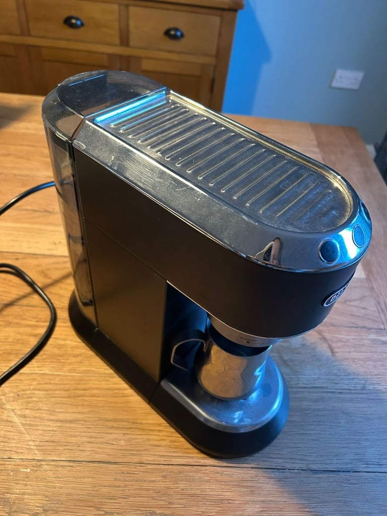 De'Longhi Dedica Style EC685 Coffee Machine.