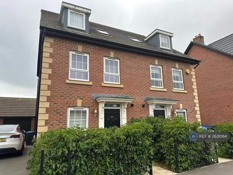 image for 4 bedroom house in Vickers Way, Warwick, CV34 (4 bed) (#2631064)