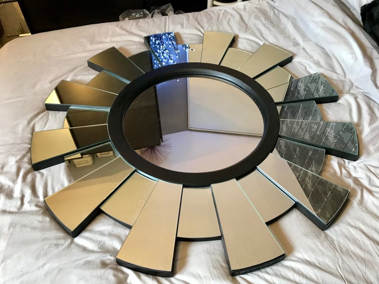 Elegant Stylish WEST DECOR very large mirror black 110.5cm or 43.5 inch dia  Light weight