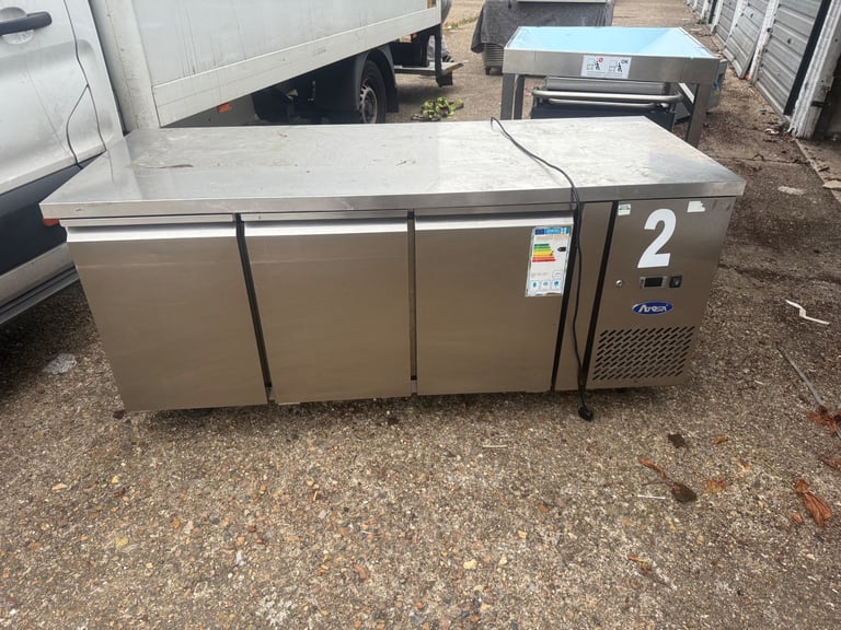 Commercial undercounter fridge 3 doors cafe restaurant 