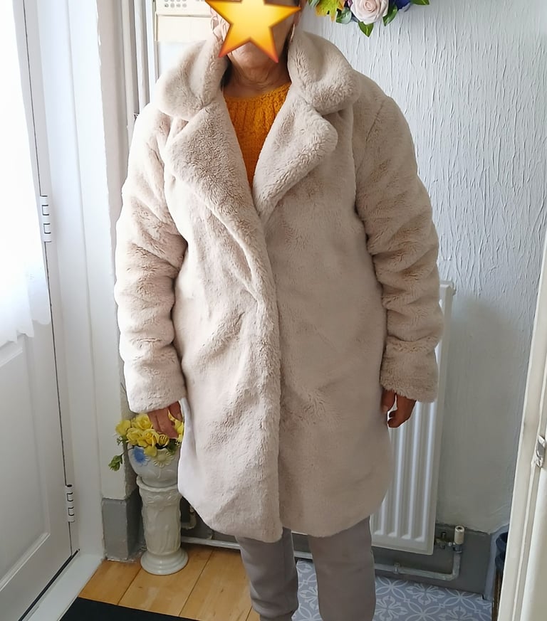 Ladies Faux Fur Coat, Size S. £20