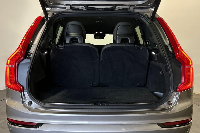 2021 Volvo XC90 Recharge R-Design, T8 AWD plug-in hybrid, 7 Seats ESTATE Petrol/Electric Hybrid A...