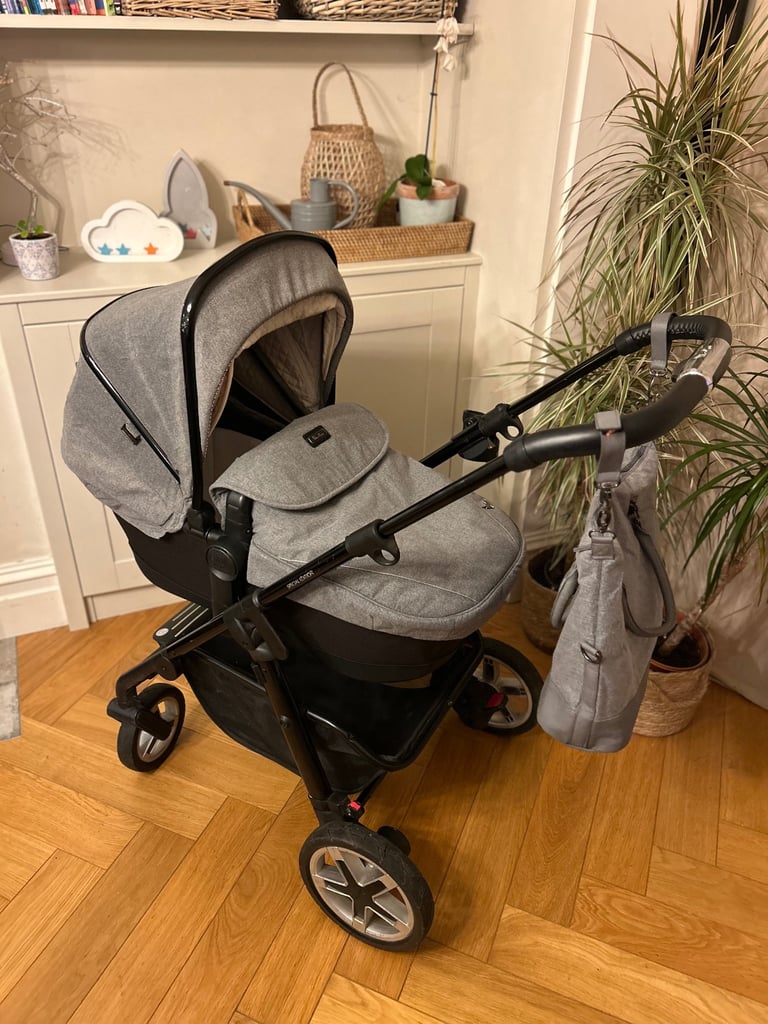 Stylish Limited Edition Silver Cross Pram/ Pushchair, grey with stunning fur liner