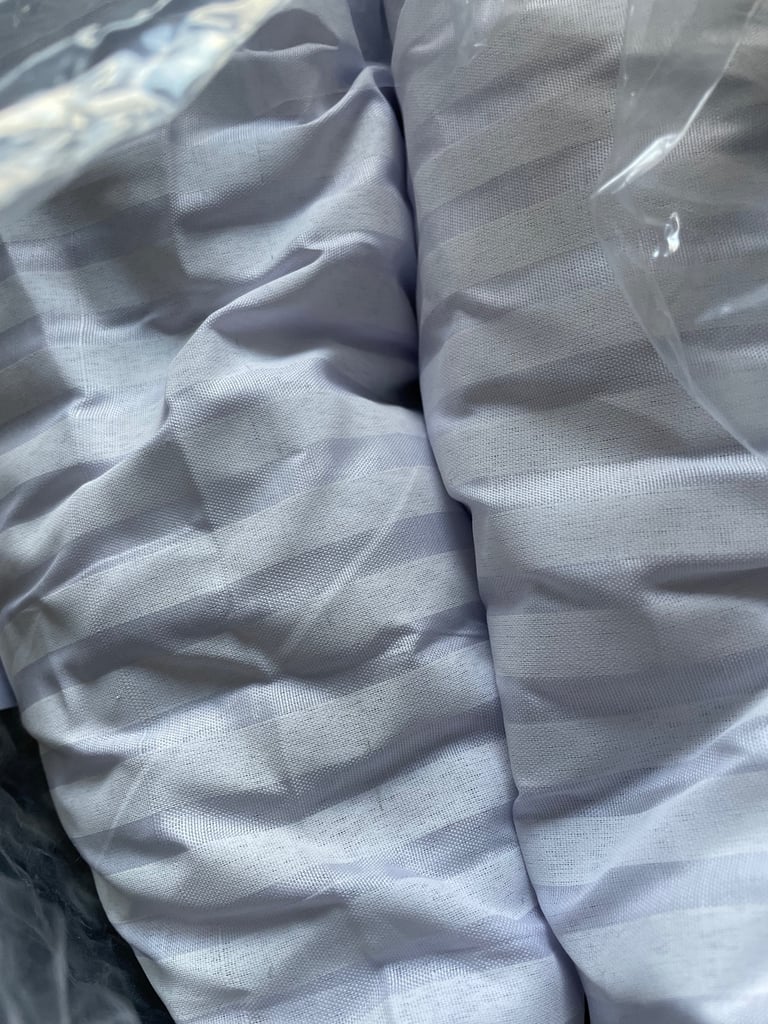 Pair of brand new bounceback extra fill hypoallergenic pillows
