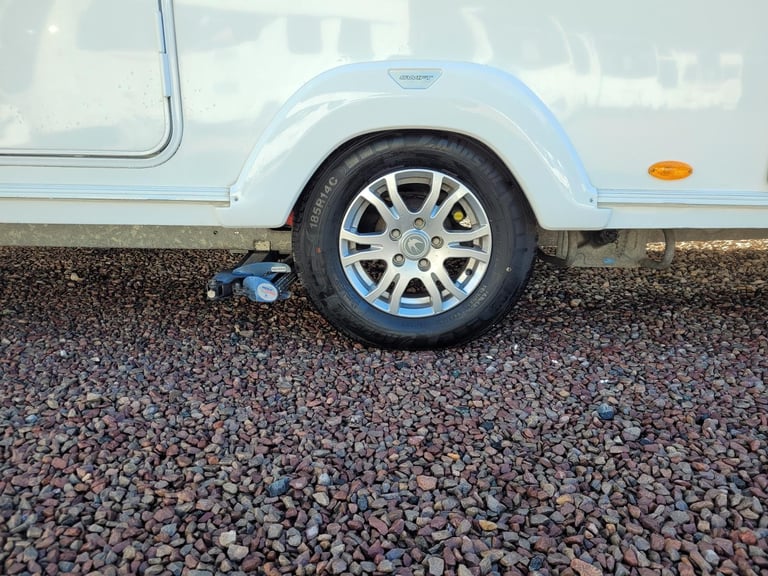 Swift Challenger Sport 584 2013 Single Axle 4 Berth - Motor Mover, Island Bed