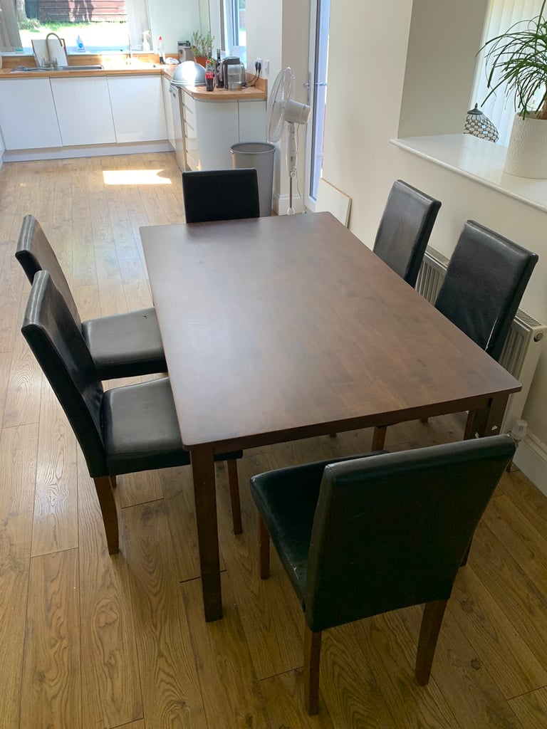 Dining table and 6 chairs 