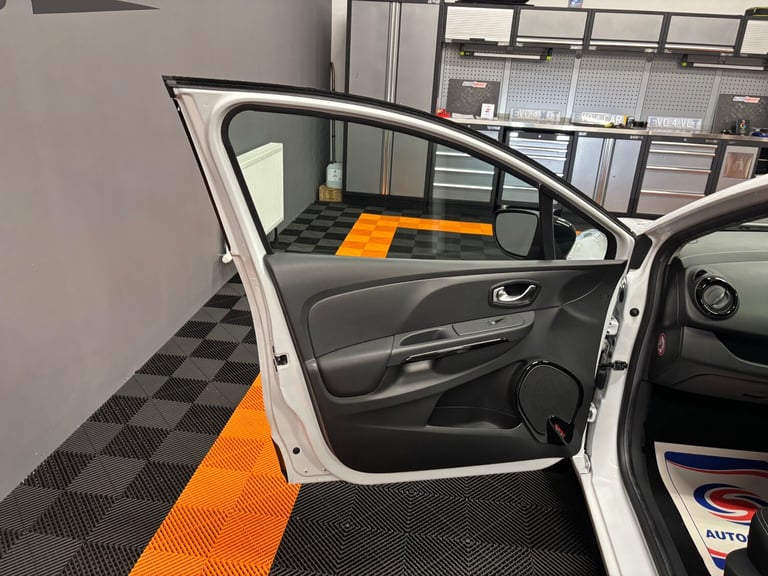 2015 Renault Clio 1.2 16V Dynamique MediaNav 5dr HATCHBACK Petrol Manual