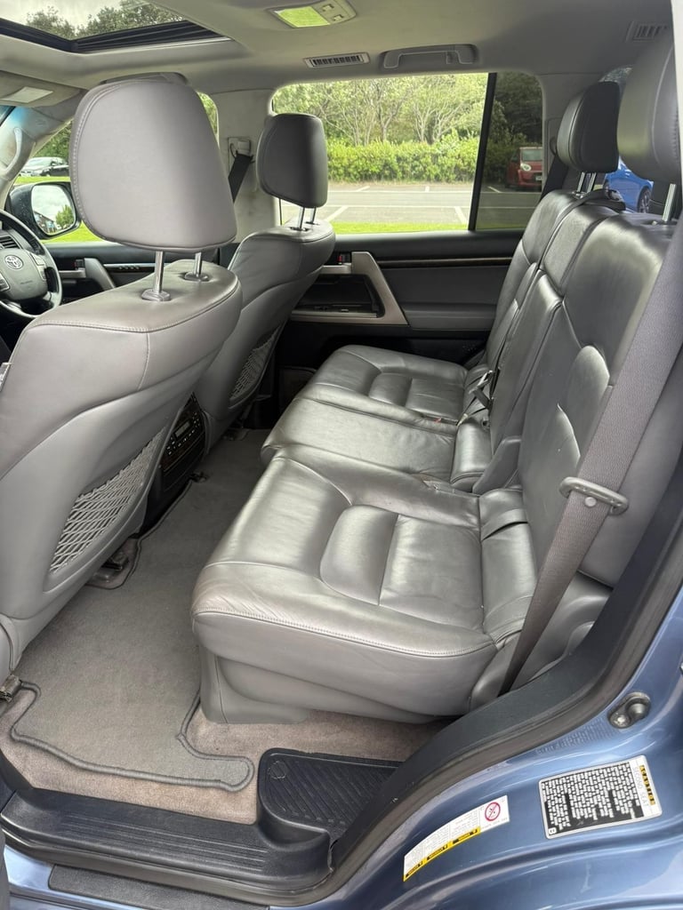 Toyota Land Cruiser v8