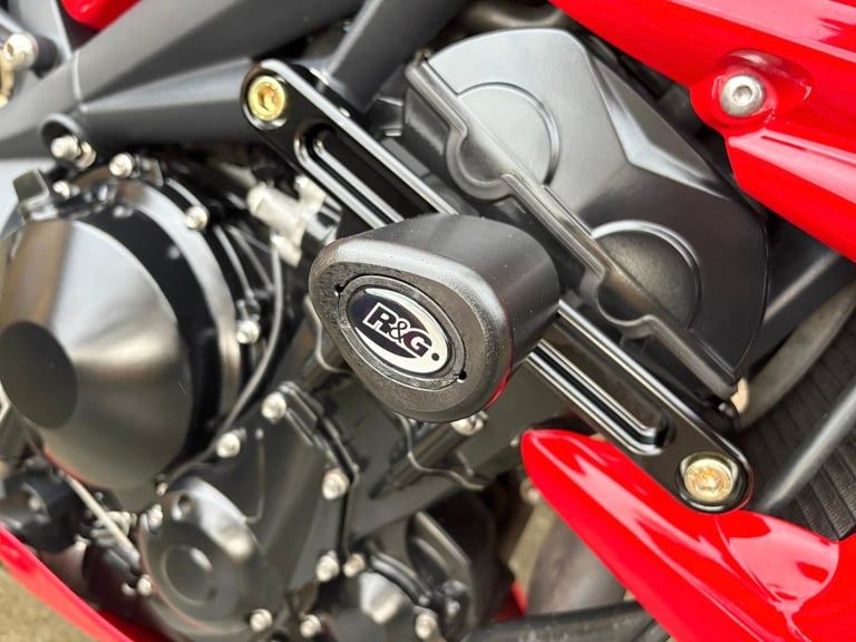 2011 // 11 Triumph Street Triple 675 £2800 Red 21813 miles.