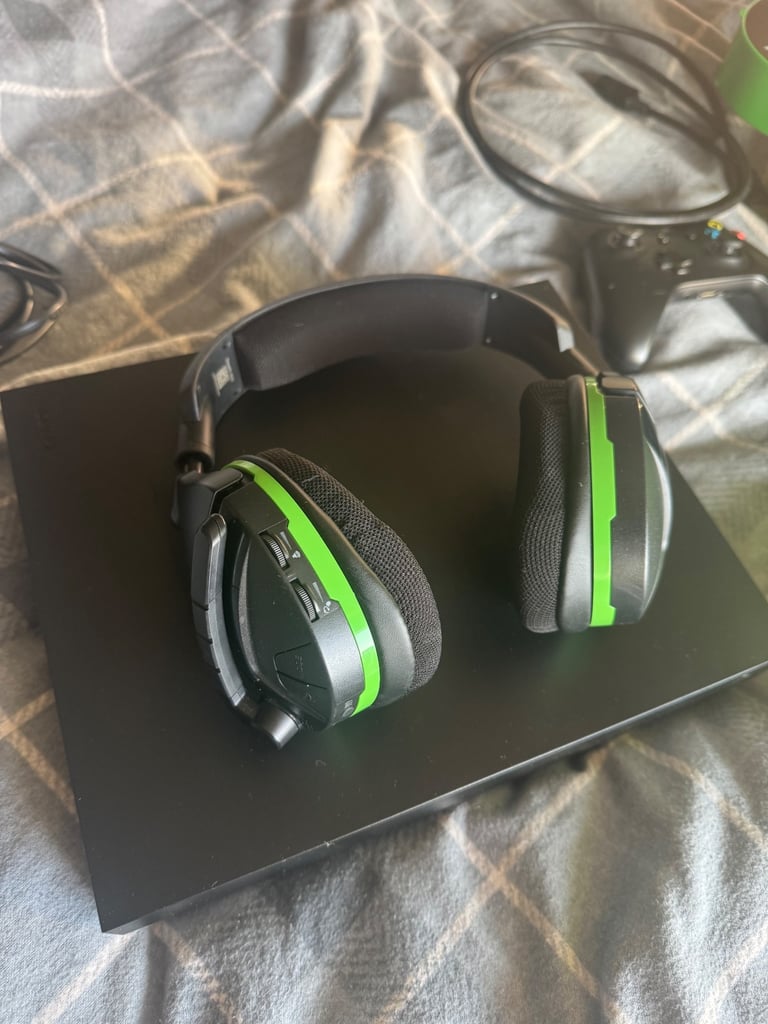 Xbox one x boxed bundle