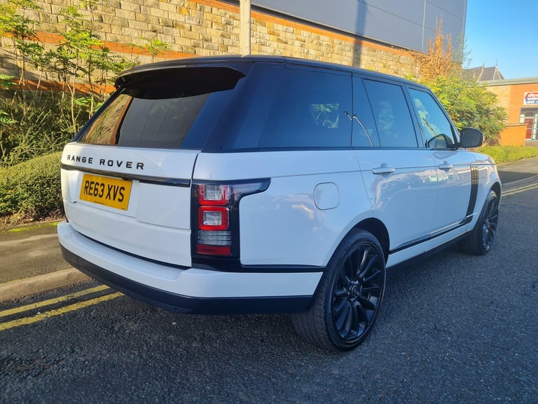 Land Rover Range Rover vogue SE AUTO 3.0 TDV6 Black pack FSH WITH LAND ROVER 