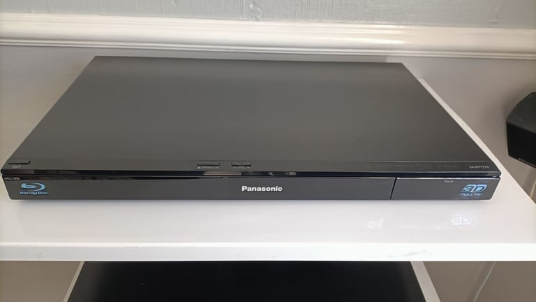 image for Panasonic 3d Blu-ray player with 5.1 surround sound speaker inc Sub woofer.