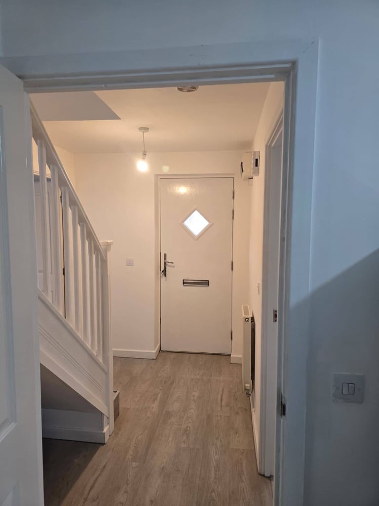 🌟 NEWLY-REFURBISHED 3/4 BED SEMI-DETACHED HOUSE – OXLEY PARK, MK4 🌟 Available Now – £1,695 pcm ***