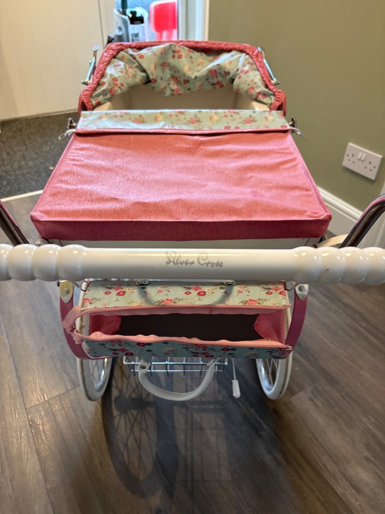 image for Silver Cross Dolls Pram