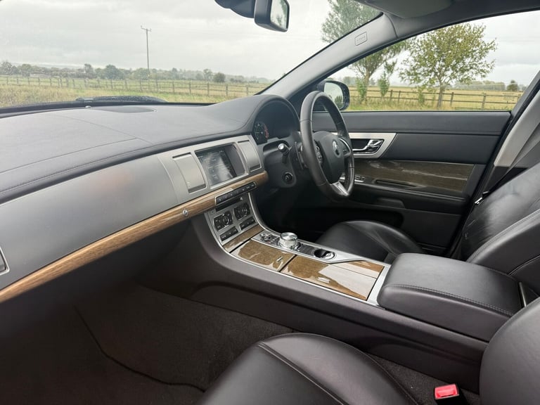 2014 Jaguar XF D PREMIUM LUXURY Saloon Diesel Automatic