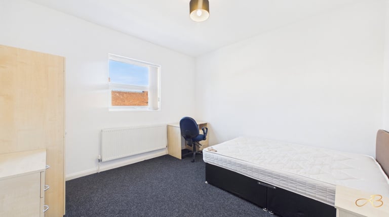 **DOUBLE ROOMS - AVAILABLE NOW**