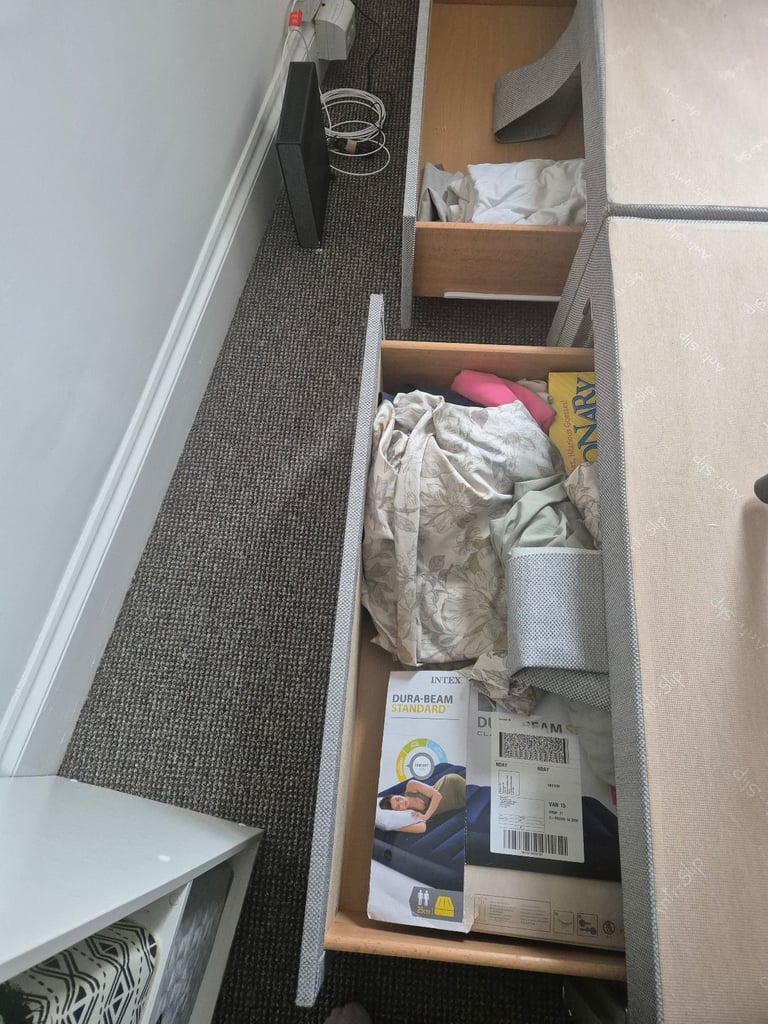 Double divan bed
