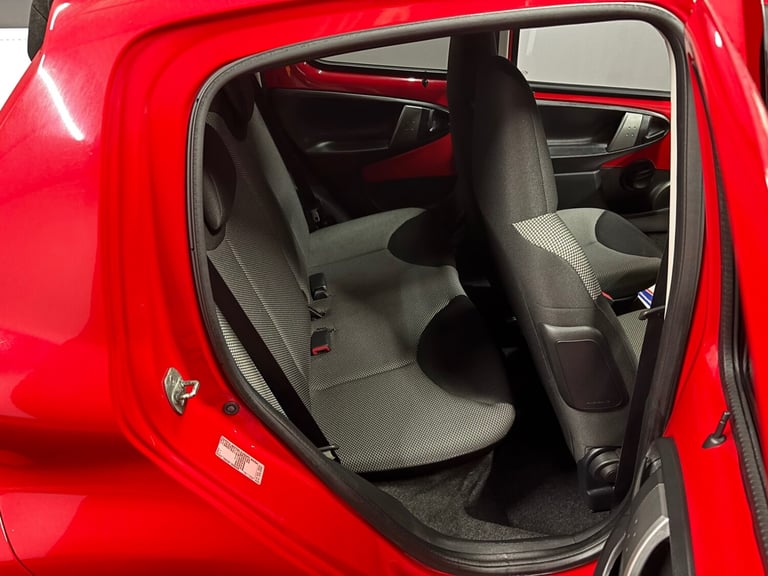 2013 Toyota AYGO 1.0 VVT-i Move with Style 5dr HATCHBACK Petrol Manual