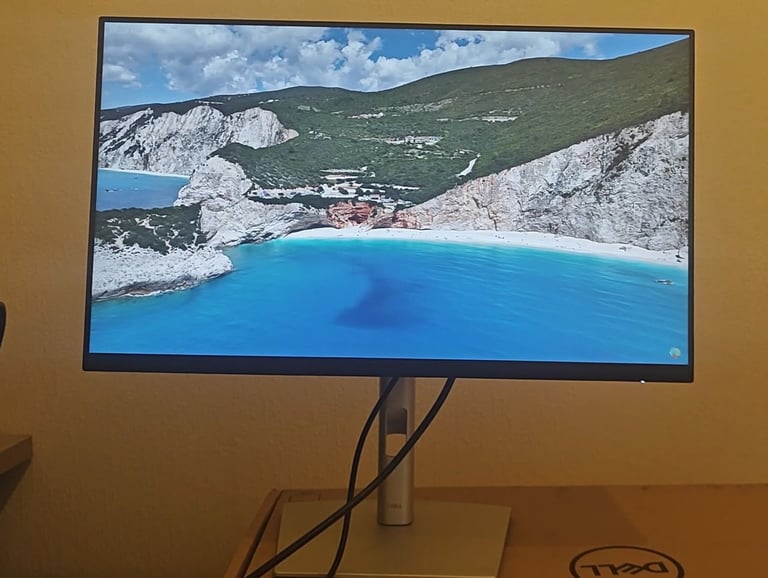 Dell 24inch Full HD LED USB-C Hub Monitor in Box 