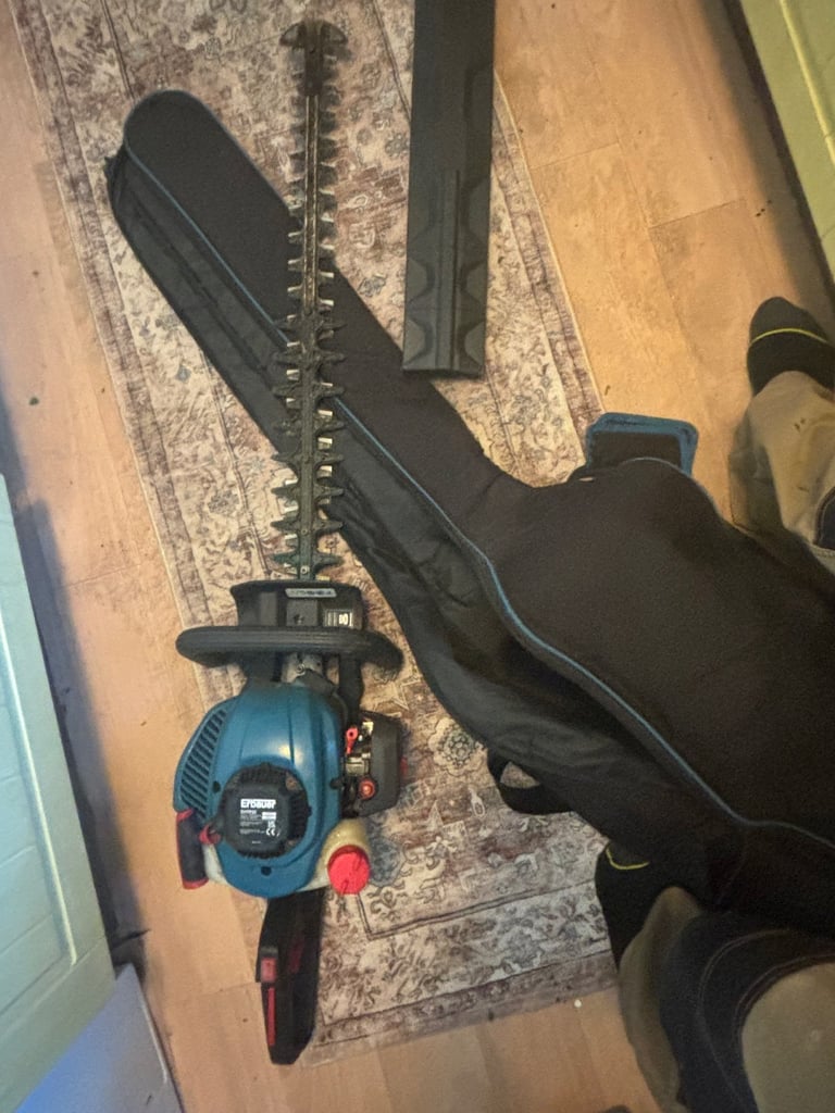 ERBAUER EHTP22 69cm. 22.2cc Hedge Trimmer, Petrol