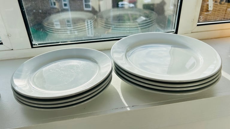 Dinner and side plates 