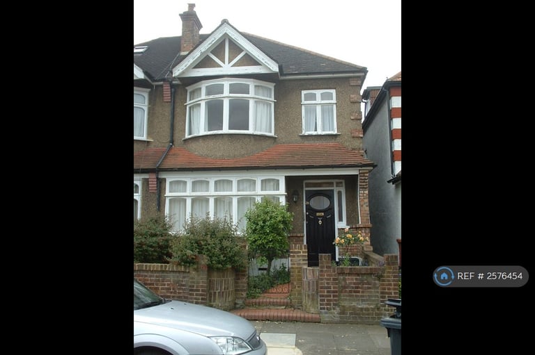 3 bedroom house in Kirkstall Gardens, London, SW2 (3 bed) (#2576454)