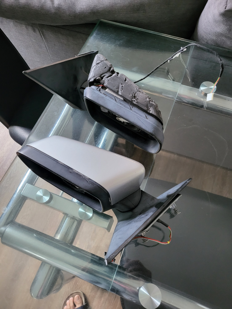 image for 2 bmw elictric driving side and passenger side mirrors 