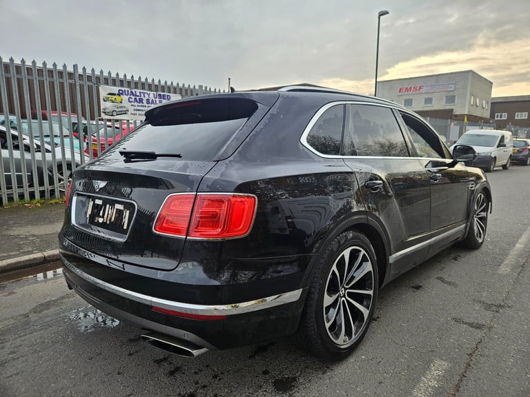 image for 2016 Bentley Bentayga 6.0 W12 5dr Auto Black Damaged Salvage 