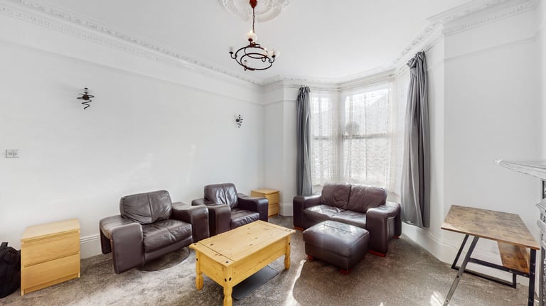 2 bedroom flat in Cameron Road, Croydon, CR0