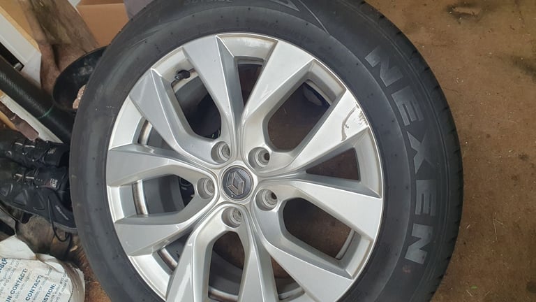 Renault Captur Iconic 2020-2023 17" Alloy wheel and Tyre