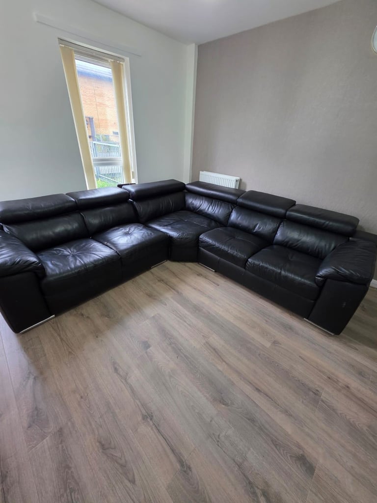 image for Black Leather Corner Sofa – Excellent Condition – £499 (Longsight)