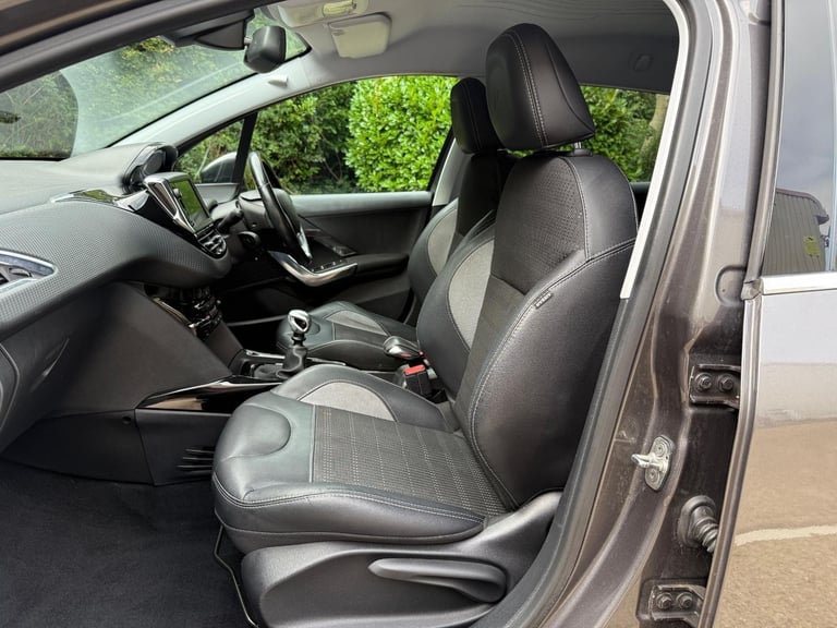 Peugeot 2008 1.6 Blue HDi Allure (120 ps) 5dr DIESEL MANUAL 2016/16