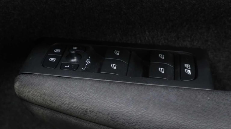 2024 Volvo XC40 2.0 B3 MHEV Plus DCT Auto Euro 6 (s/s) 5dr ESTATE Petrol/Electric Hybrid Automatic