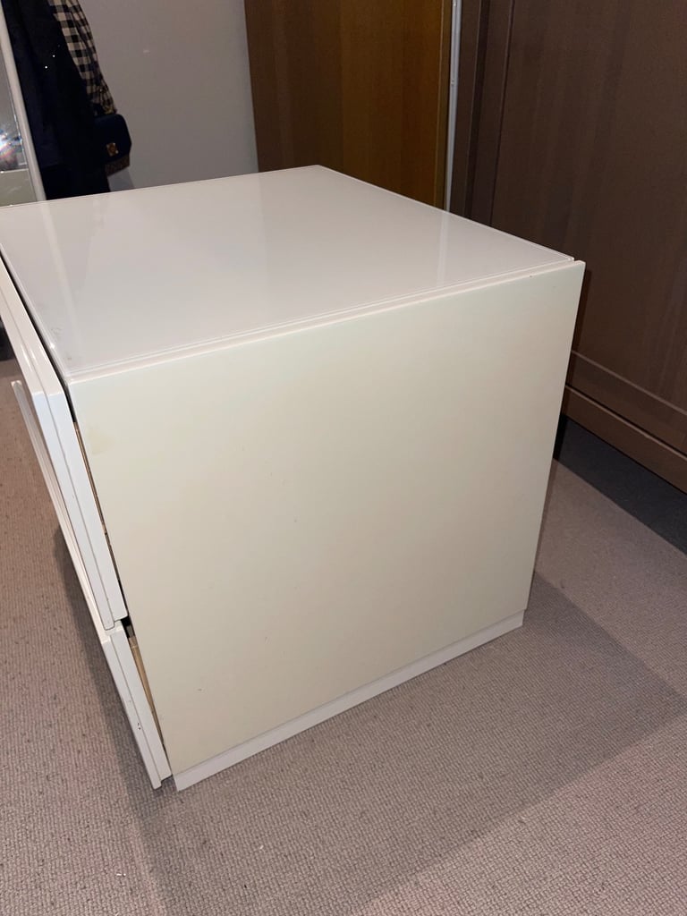 White Gloss 2-Drawer Bedside Table / Chest of Drawers