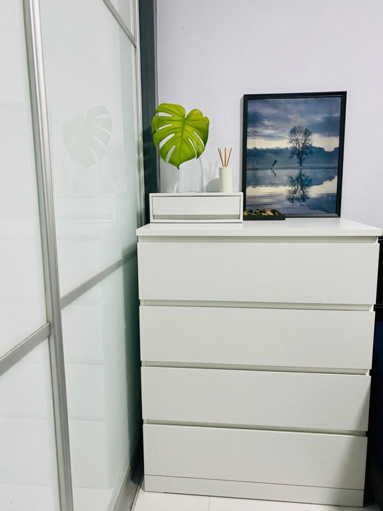 * Offering my great condition IKEA MALM Chest of 4 Drawers in White - I can deliver