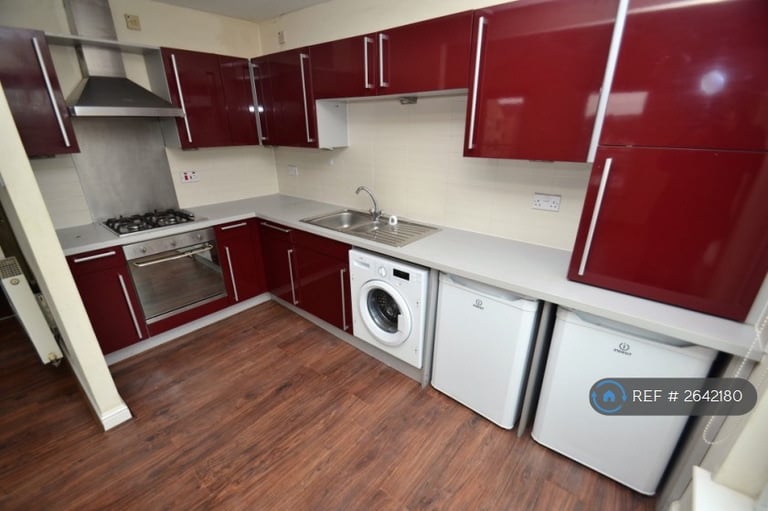 2 bedroom flat in St. Andrews Close, Glasgow, G41 (2 bed) (#2642180)