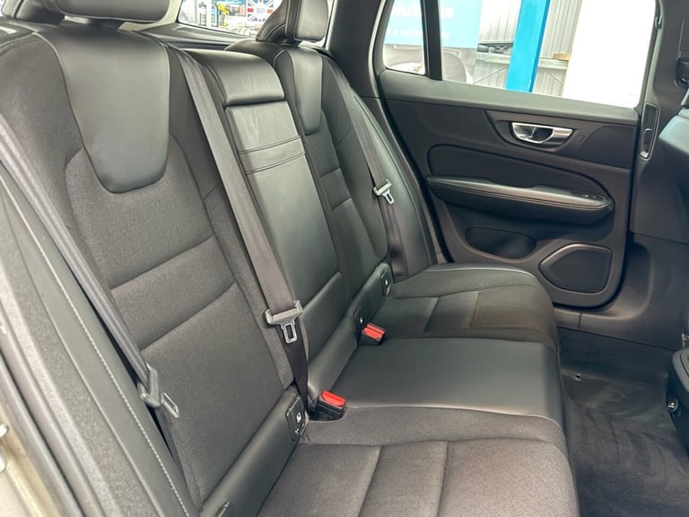 2019 68 VOLVO V60 2.0 D4 MOMENTUM ESTATE 5DR DIESEL AUTO EURO 6 (S/S) (190 PS) D
