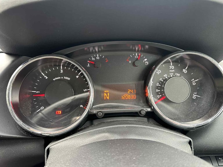 Peugeot, 3008, Hatchback, 2013, Semi-Auto, 1560 (cc), 5 doors