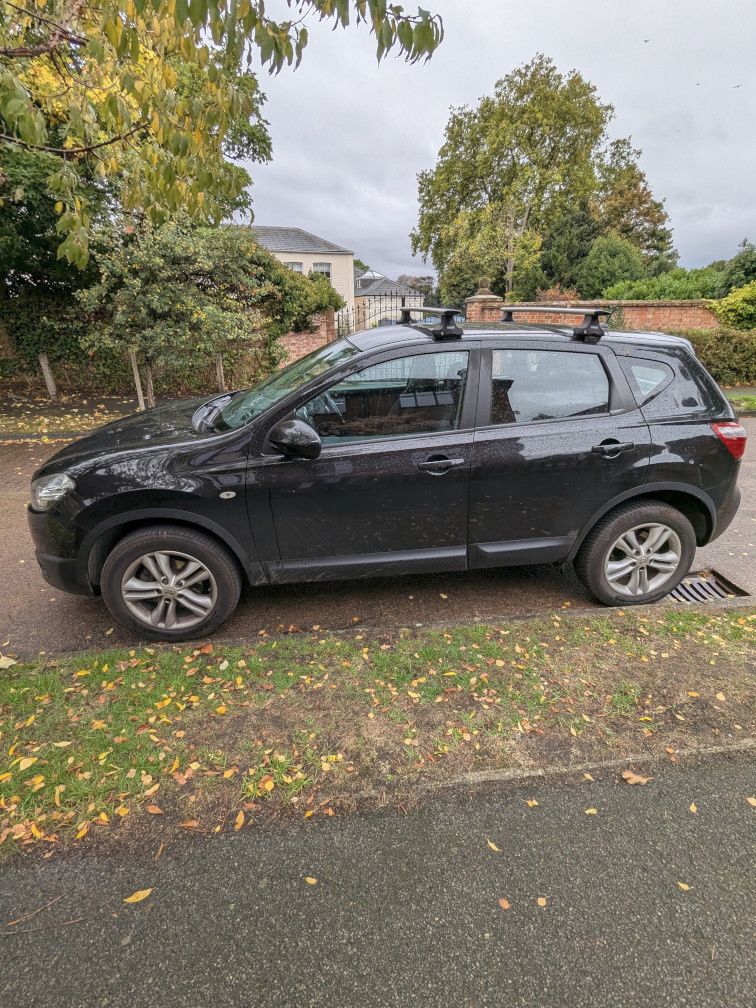 image for 2011 Nissan Qashqai for repair or parts.