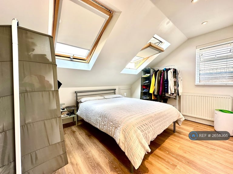 1 bedroom flat in The Limes Avenue, London, N11 (1 bed) (#2658366)