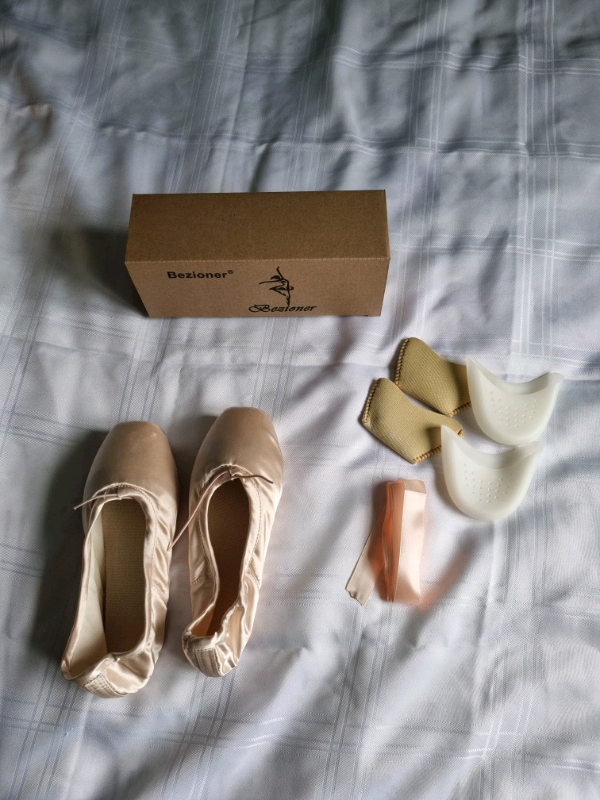 Pointe shoes for ballet