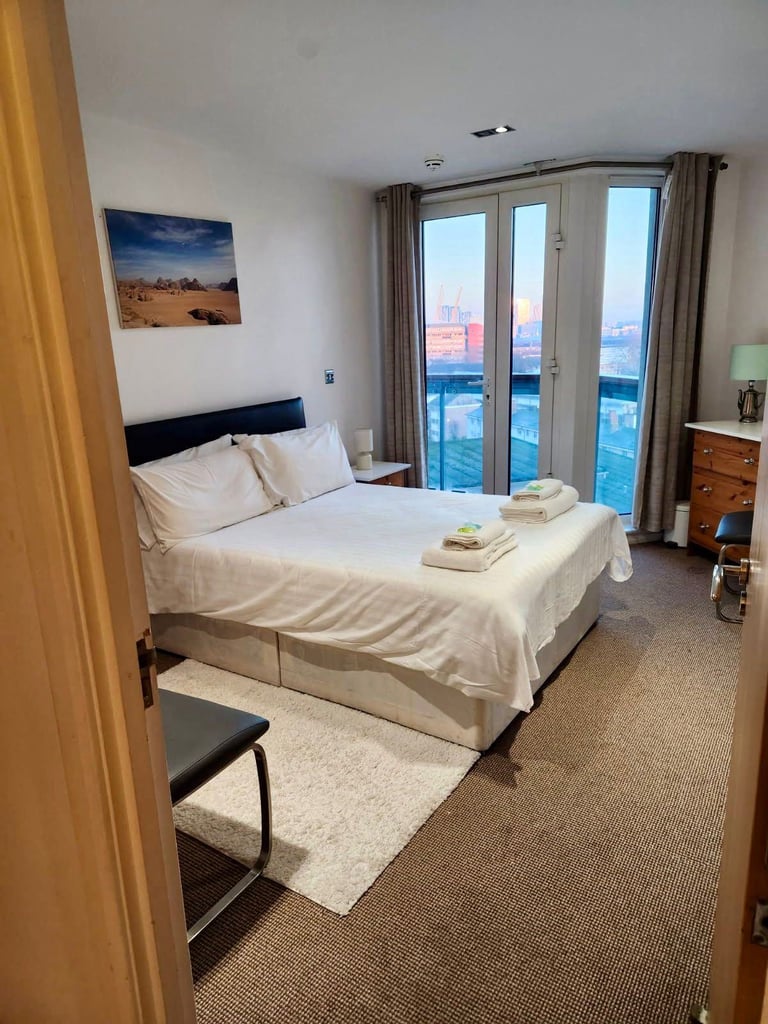 image for ✨2 Stunning Double Rooms in Canary Wharf | One En-suite with Private Balcony🌼