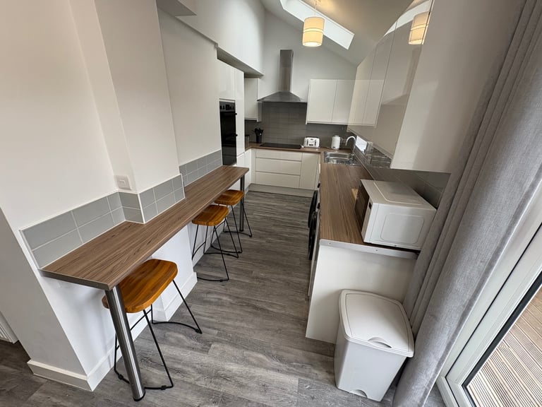 DOUBLE ROOMS FOR RENT