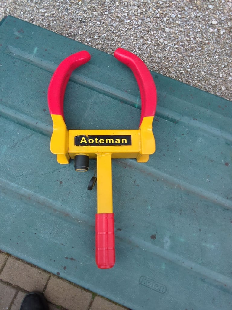 Wheel clamp