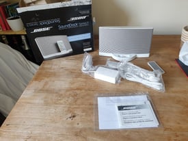 BOSE SoundDock Series II White speaker with bluetooth adapter good con