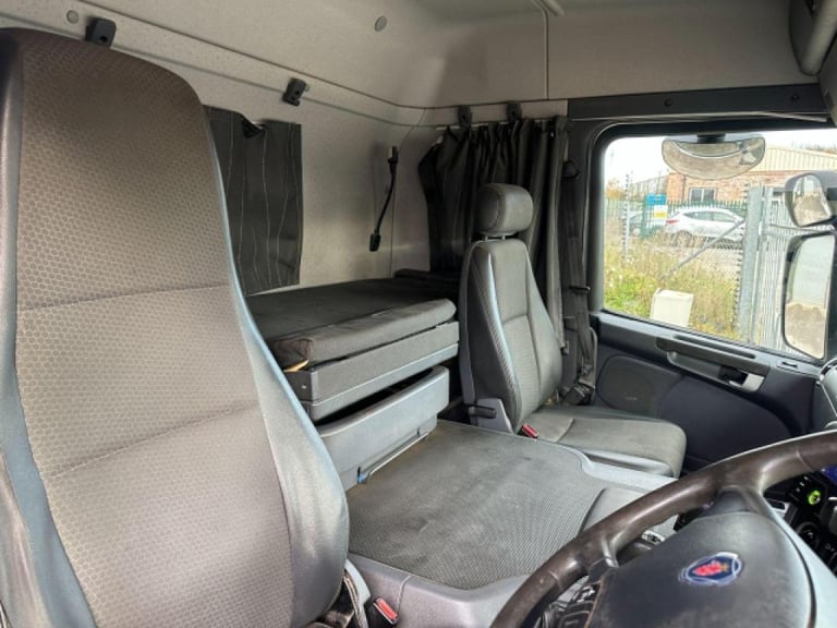 Scania P370 CB 8X4 MANUAL GEARBOX EURO 6 TIPPER
