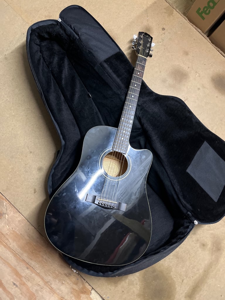 image for Fender guitar in very good condition with carrying case 