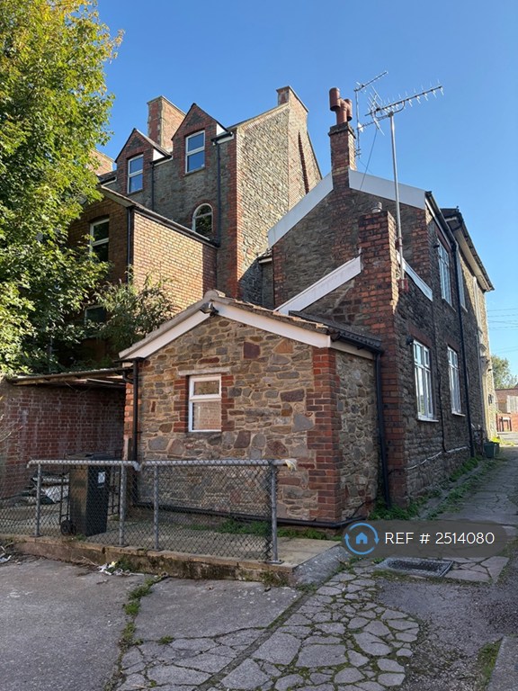 1 bedroom flat in Hanham Road, Bristol, BS15 (1 bed) (#2514080)